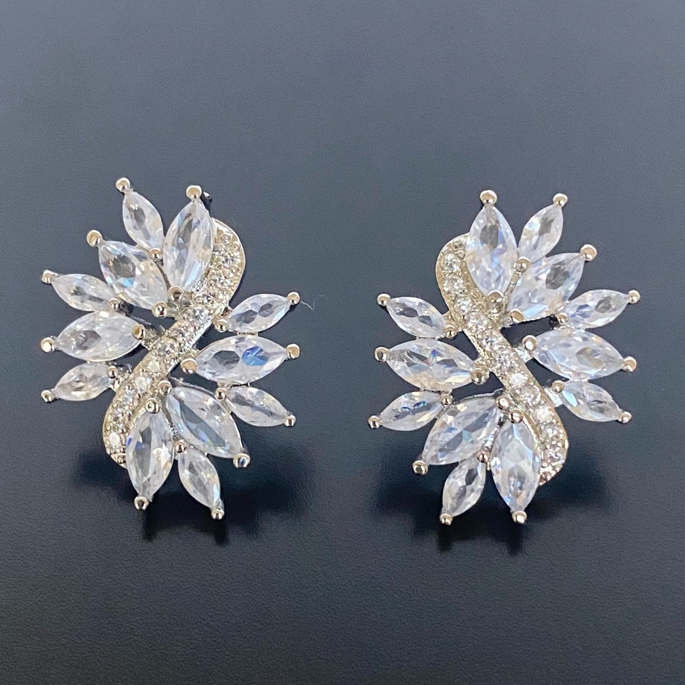 NEW Cubic Zirconia Silver Stud Leaf Design Earrings